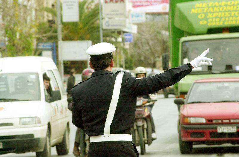 Αυξημένα μέτρα της Τροχαίας για τον Δεκαπενταύγουστο – Απαγόρευση για φορτηγά