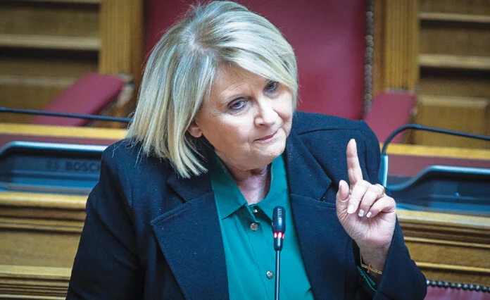 Βούλτεψη για ακρίβεια: “Να πάνε διακοπές στο χωριό και όχι στα νησιά” (Video)