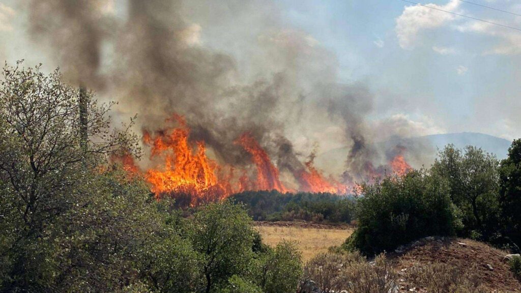 Φωτιά τώρα στην Κεφαλονιά – Ήχησε το 112
