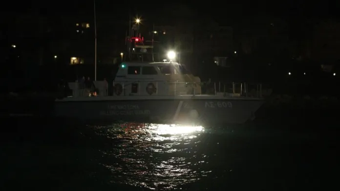 Θεσσαλονίκη: Ακυβέρνητο σκάφος έπλεε ανοιχτά της Επανομής (video)
