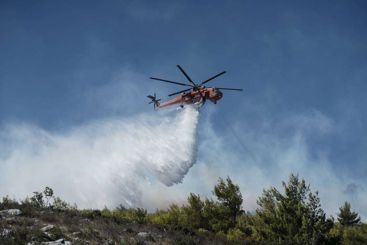 Χαλκιδική: Υπό έλεγχο η φωτιά σε δασική έκταση στη Σίβηρη