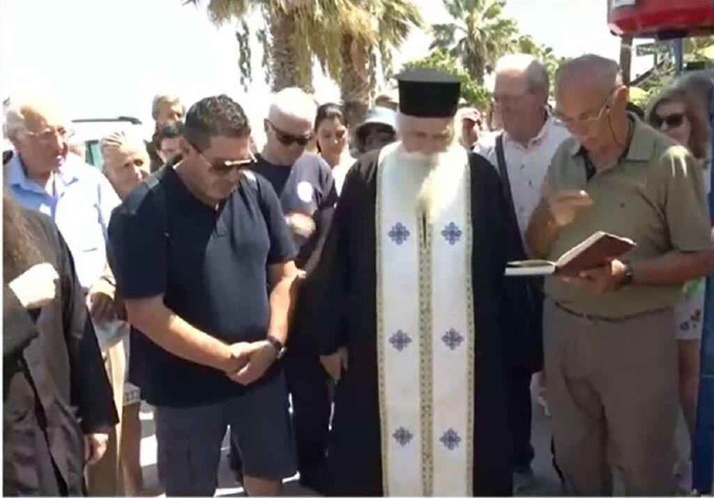 Χαλκιδική: Κλίμα συγκίνησης στο τρισάγιο για τον 19χρονο που έχασε τη ζωή του στο λούνα παρκ – Στον εισαγγελέα αύριο ο πατέρας του