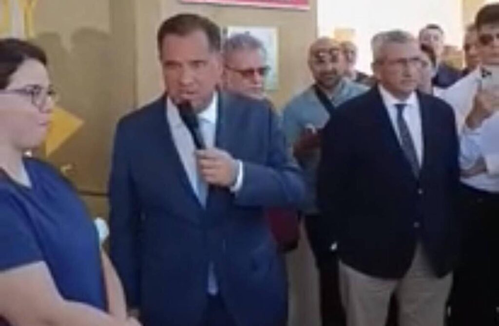 Άδωνης Γεωργιάδης : «Έτσι δουλεύει η οικονομία» –  ”Kοροϊδεύει” τους νοσηλευτές των Δωδεκανήσων (Video)