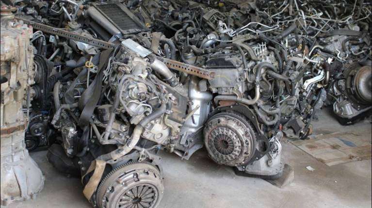 Θεσσαλονίκη: Kατασχέθηκαν από μάντρα δεκάδες κινητήρες προερχόμενοι από κλεμμένα αυτοκίνητα