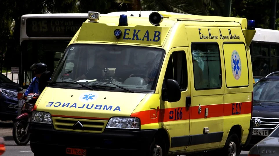 Σύγκρουση αυτοκινήτου με μηχανή στο κέντρο της Θεσσαλονίκης