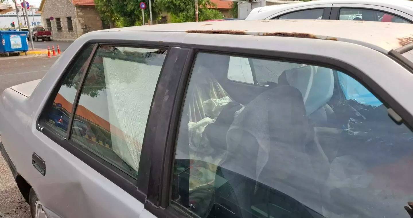 Ελλάδα του 2024: Ηλικιωμένη ζει στο πίσω κάθισμα αυτοκινήτου στη Κρήτη