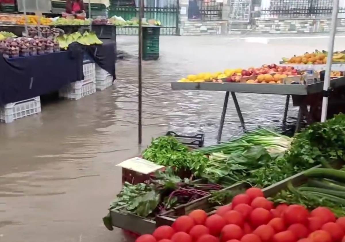 Χαλκιδική: Ισχυρή νεροποντή στην Κασσάνδρα – Δρόμοι μετατράπηκαν σε ποτάμια