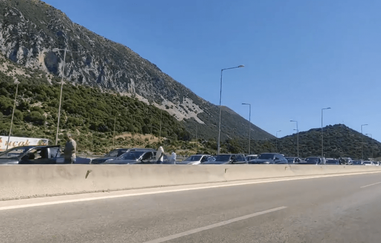 Έκλεισε η σήραγγα Δωδώνης λόγω τροχαίου
