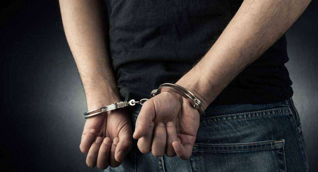 Θεσσαλονίκη: Παρίσταναν του υπαλλήλους της ΔΕΗ και “άδειαζαν” σπίτια ηλικιωμένων