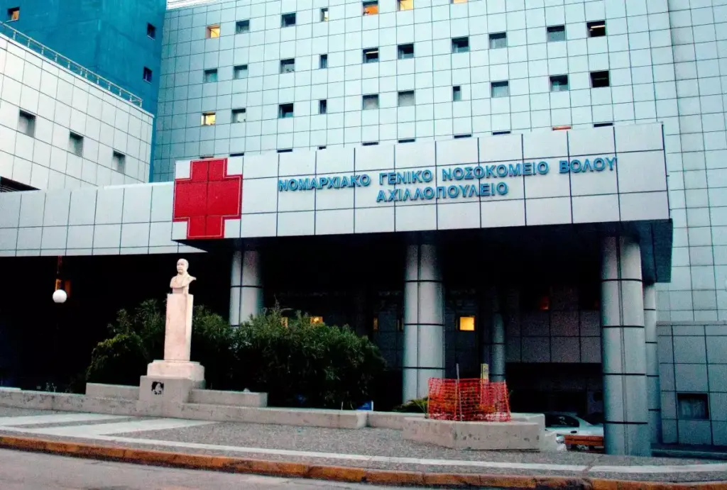 Βόλος: Γυναίκα επιτέθηκε με ψαλίδι σε γιατρούς κι ασθενείς στο νοσοκομείο