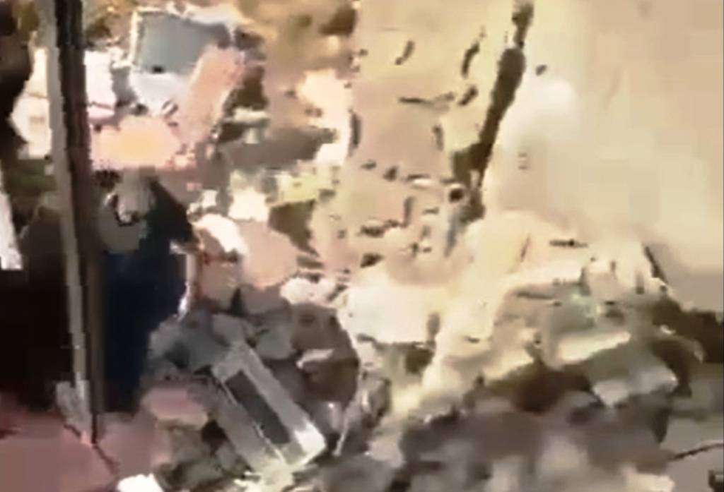 Ισοπεδώθηκε πολυκατοικία από Ισραηλινό βομβαρδισμό στο κέντρο της Βηρυτού – Δεκάδες νεκροί