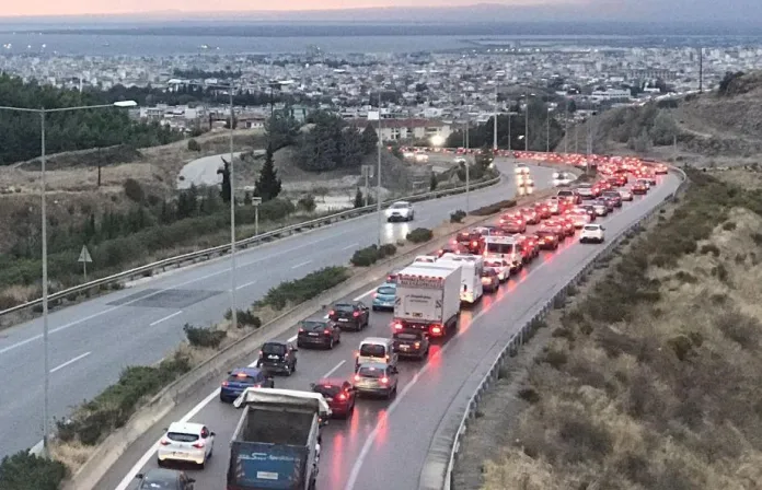 Θεσσαλονίκη: Καραμπόλα τεσσάρων οχημάτων στον Περιφερειακό