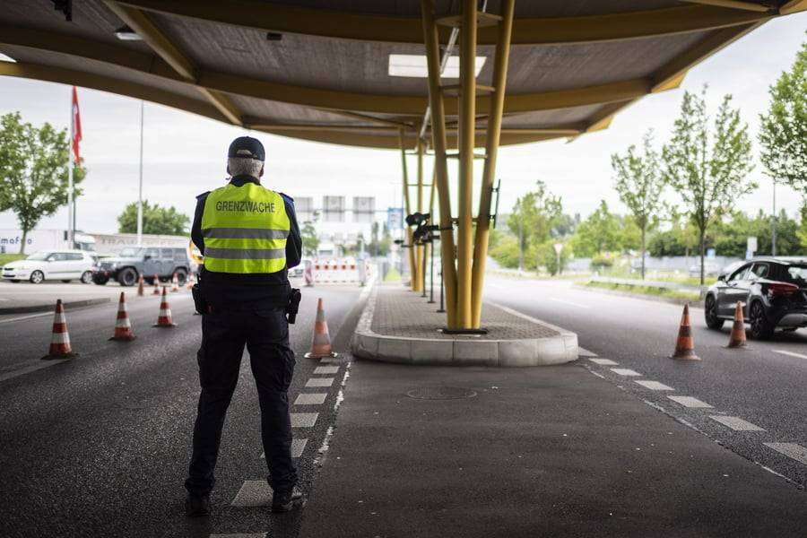 Μεταναστευτικό: Κλείνει τα σύνορα η Γερμανία – Σόλτς: «Δεν μπορεί να έρχεται στη χώρα όποιος θέλει»