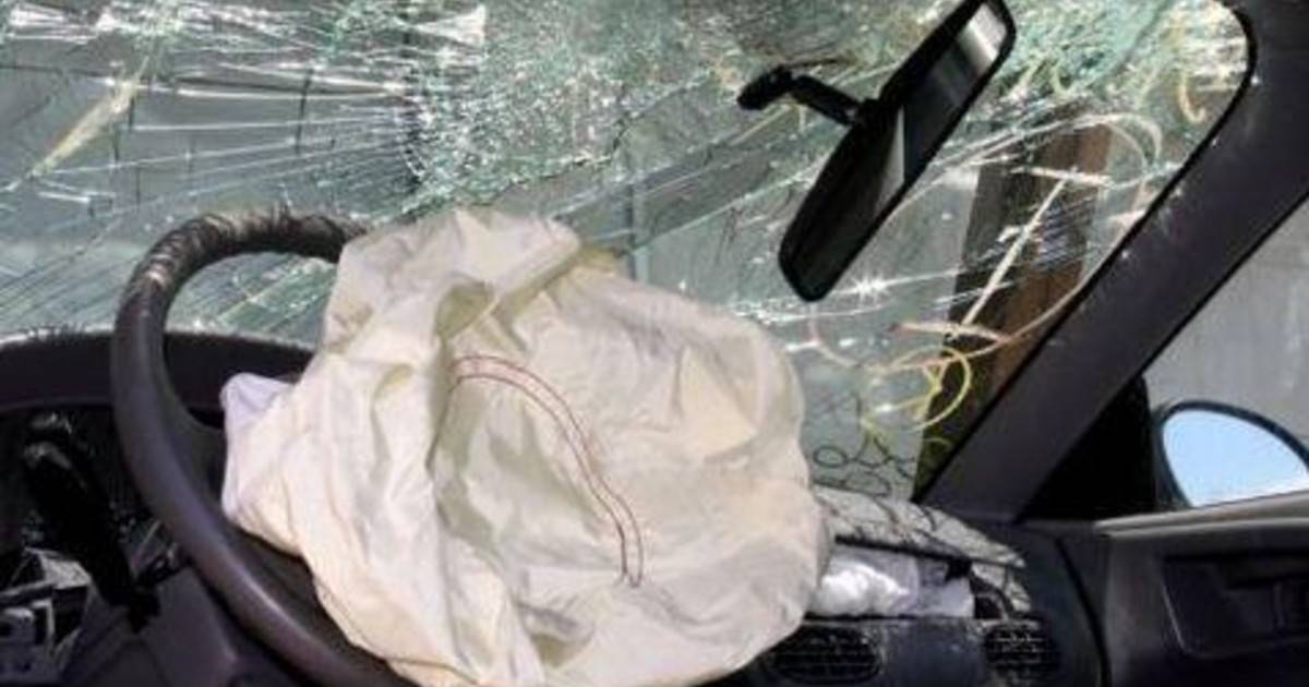 Χαλκιδική: Δύο άτομα στο νοσοκομείο μετά από σύγκρουση αυτοκινήτων έξω από το Πολύχρονο