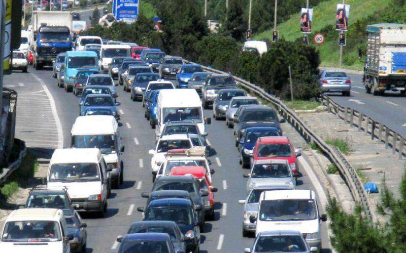 Θεσσαλονίκη: Δίπλωσε νταλίκα στον Περιφερειακό – Μεγάλο μποτιλιάρισμα στο ένα ρεύμα