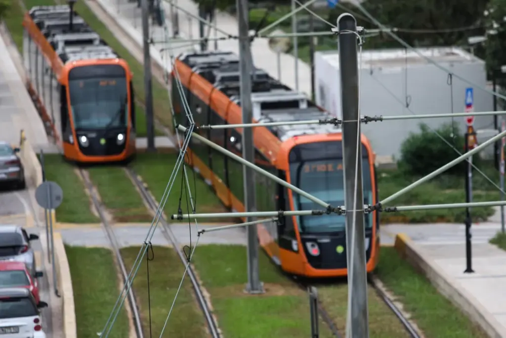 Γλυφάδα: Πεζός παρασύρθηκε από το τραμ