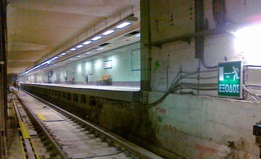 Αναστάτωση δημιούργησε φωτιά κάτω από συρμό του ΗΣΑΠ στη Νερατζιώτισσα