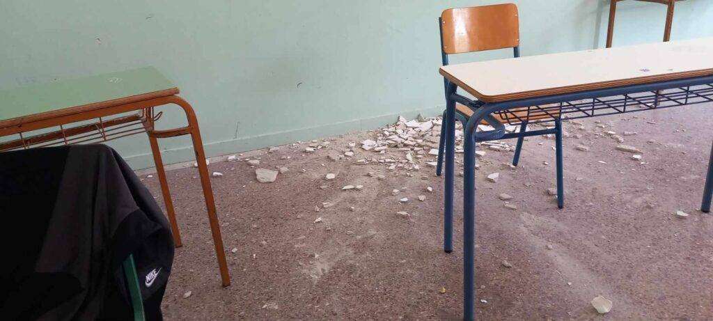 Θεσσαλονίκη: Πτώση σοβάδων σε σχολική τάξη, εν ώρα μαθήματος – Πέρασαν δίπλα από το κεφάλι μαθητή