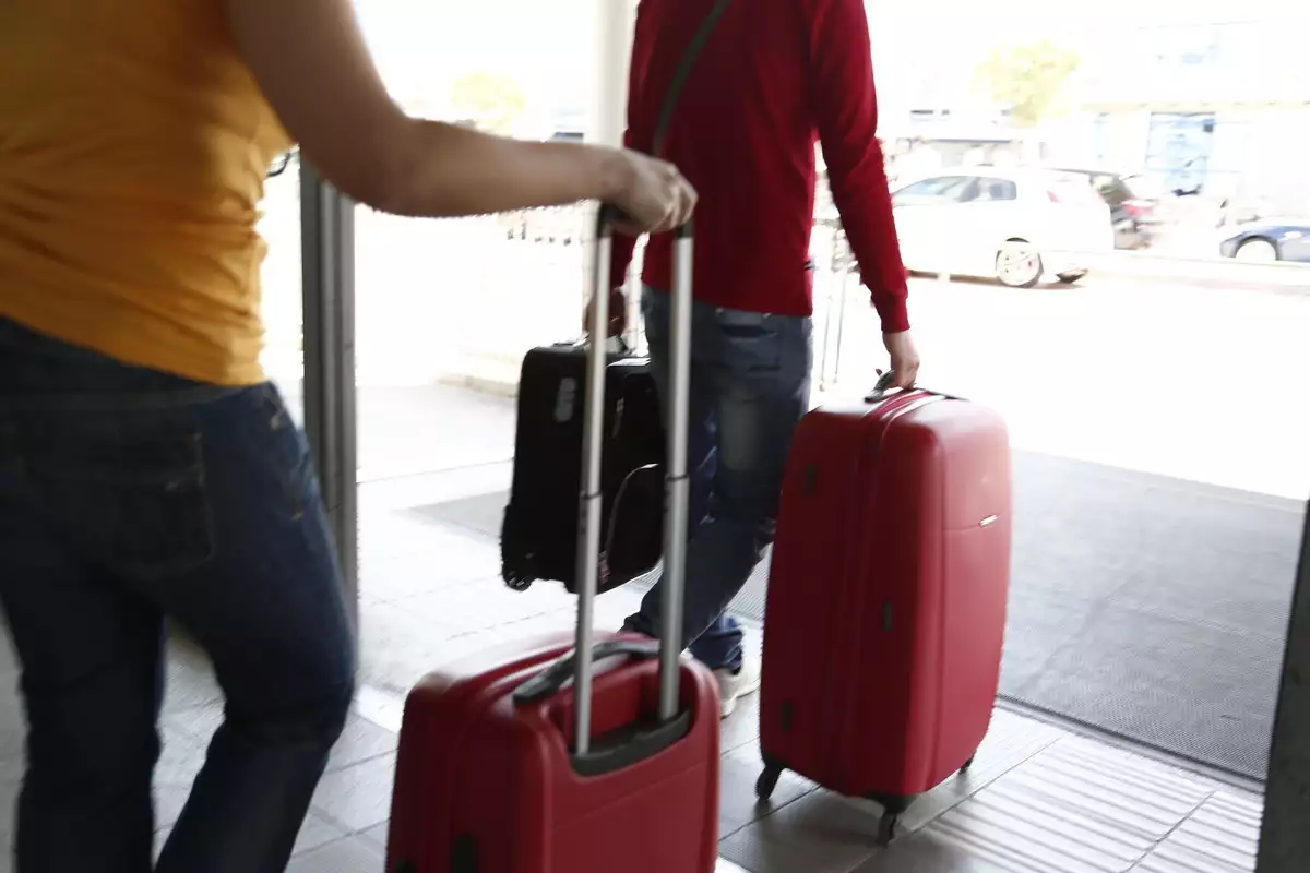 Σέρρες: 59χρονος άρπαξε τη βαλίτσα 39χρονου που είχε μέσα αντικείμενα αξίας 1.500 ευρώ