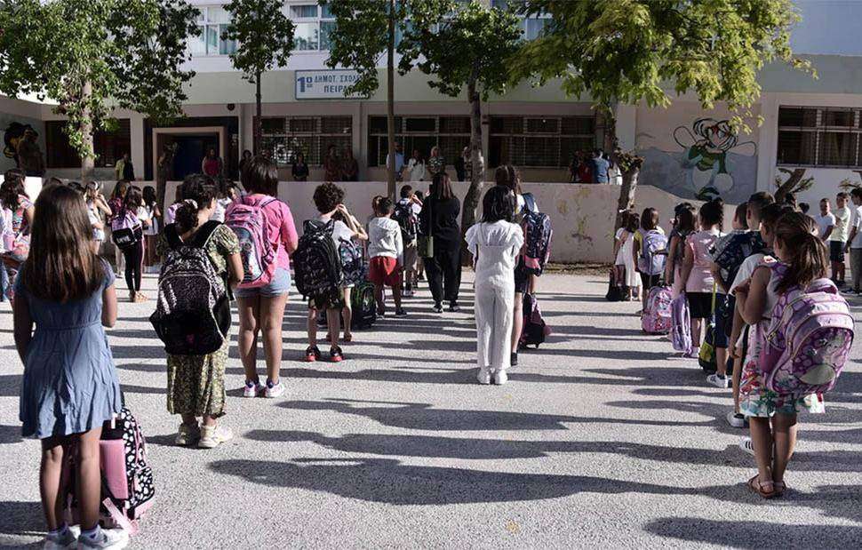 Πρώτο κουδούνι με αλλαγές σε απουσίες, κινητά και φθορές