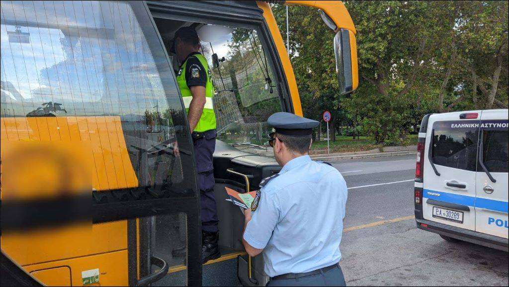 Θεσσαλονίκη: 73 παραβάσεις βεβαιώθηκαν από την Τροχαία μετά από ελέγχους σε σχολικά λεωφορεία