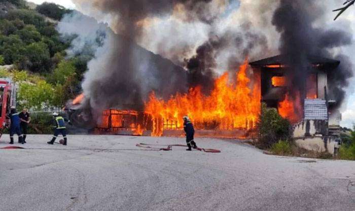 Μεγάλη φωτιά σε Λατομείο στα Ιωάννινα