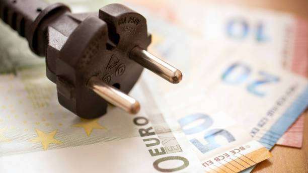 "Ενισχύσεις" στους λογαριασμούς ηλεκτρικού ρεύματος μόνο για ευάλωτα νοικοκυριά ανακοίνωσε το Υ.Π.ΕΝ