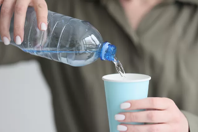 Έρχεται νέο «χαράτσι» Έρχεται αύξηση κατά 0,10 – 0,15 ευρώ σε πλαστικά και αλουμινένια μπουκάλια