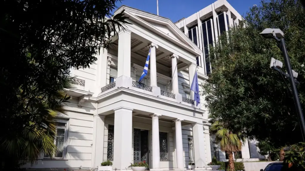 ΥΠΕΞ: Παραδόθηκε το νέο φορτίο ελληνικής ανθρωπιστικής βοήθειας στον Λίβανο