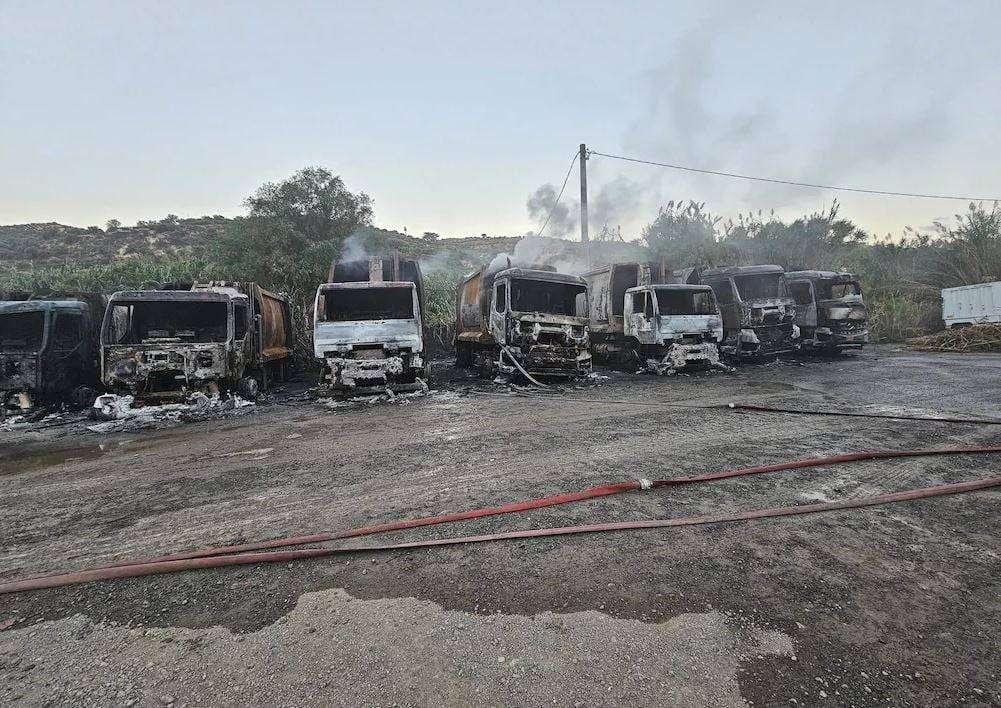 Ηράκλειο: Εμπρησμός η φωτιά στο αμαξοστάσιο του δήμου Μαλεβιζίου – Εξετάζουν τις κάμερες οι αρχές (video)