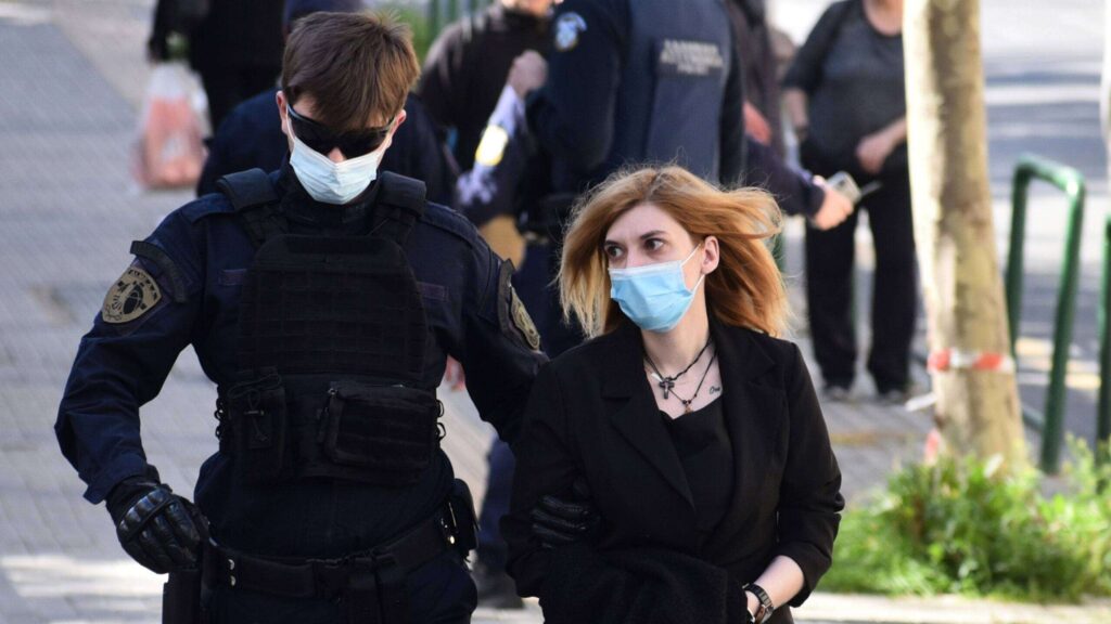 Δίκη Πισπιρίγκου: “Οι εκδορές στο πρόσωπο της Μαλένας είναι αποτύπωμα κολλητικής ταινίας”, λέει η ιατροδικαστής