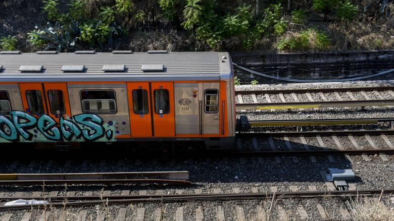 Νεκρός άνδρας που έπεσε στις γραμμές του Ηλεκτρικού σιδηροδρόμου