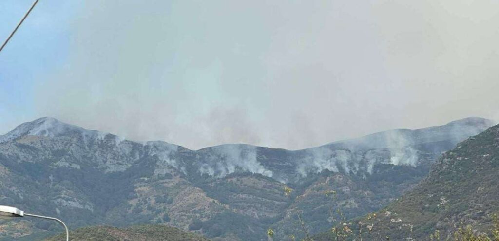 Για 5η μέρα καίει η φωτιά στο όρος Παγγαίο