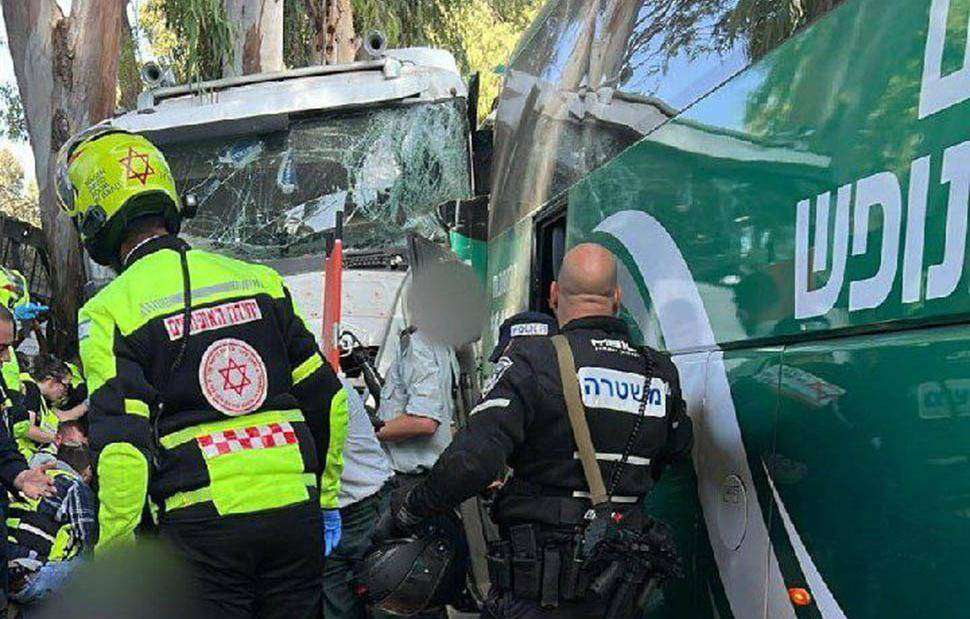Ισραήλ: Φορτηγό έπεσε σε στάση λεωφορείου – Πολλοί τραυματίες