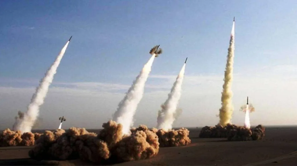 Ξεκίνησε η επίθεση του Ιράν στο Ισραήλ - Για 102 πυραύλους έκαναν αρχικά λόγο Ισραηλινά ΜΜΕ