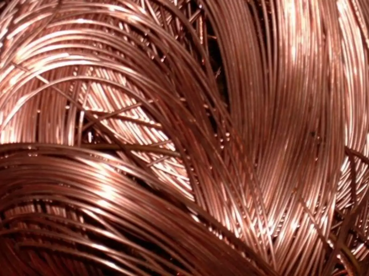 Αιγιαλεία: Διέρρηξαν 3 φορές το ίδιο εργοστάσιο - "Σήκωσαν" καταγραφικό μηχάνημα και χάλκινα καλώδια αξίας 10.000 ευρώ