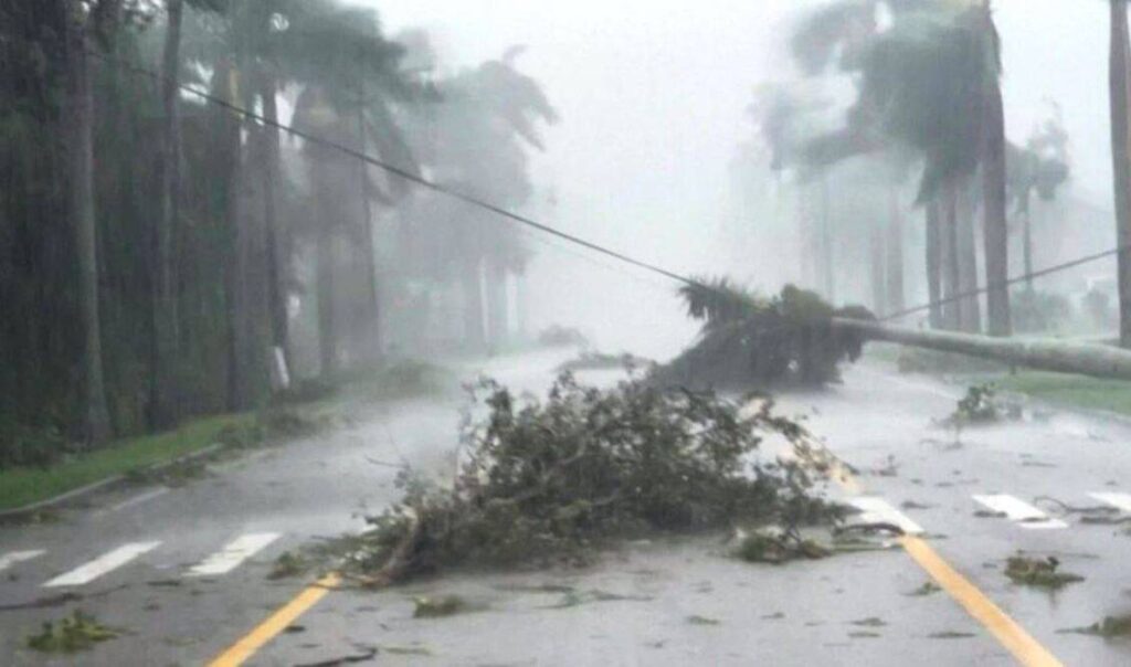 Ο τυφώνας Μίλτον “χτύπησε” τη Φλόριντα και αποδυναμώθηκε – Τουλάχιστον 4 νεκροί
