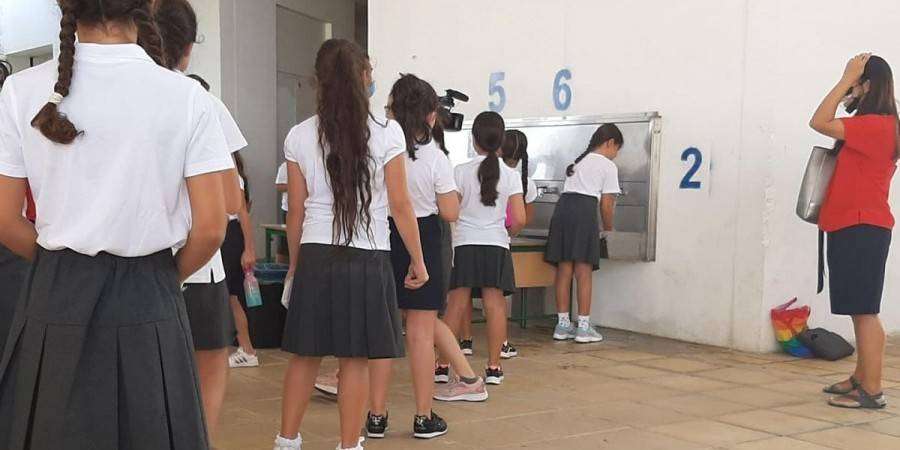 Δημοτικό σχολείο στην Αττική θέλει να επαναφέρει την σχολική στολή στους μαθητές