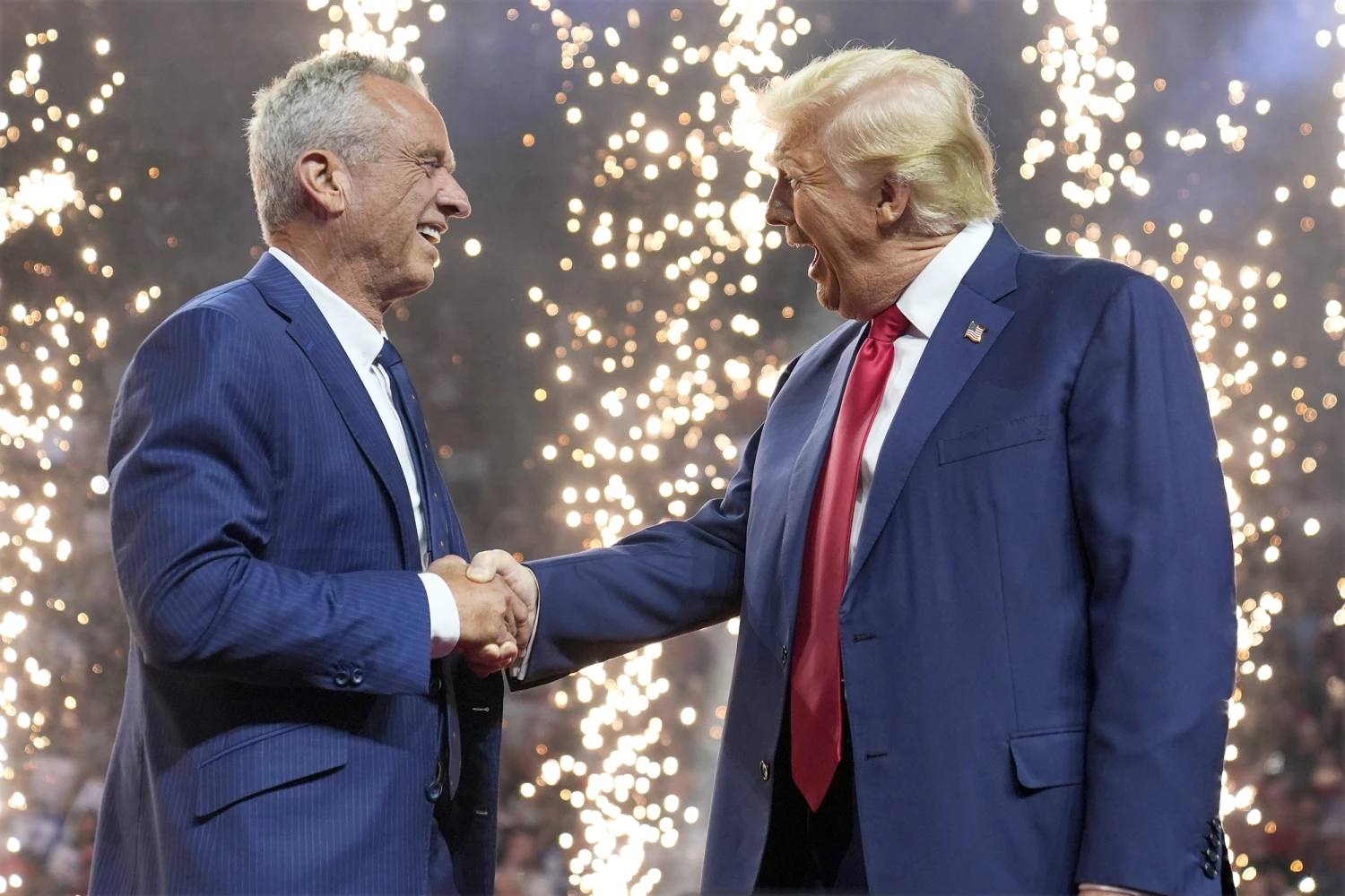 Ο Τραμπ επέλεξε τον Ρόμπερτ Κένεντι Τζούνιορ, πολέμιο των εμβολίων COVID, για υπουργό Υγείας - Βουτιά για τις μετοχές Moderna, Pfizer και Novavax