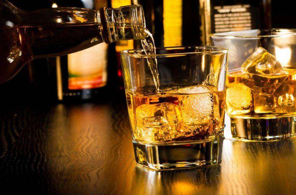 Πύργος: Στο νοσοκομείο λιπόθυμος λόγω κατανάλωσης αλκοόλ 15χρονος – Συνελήφθη η μητέρα του