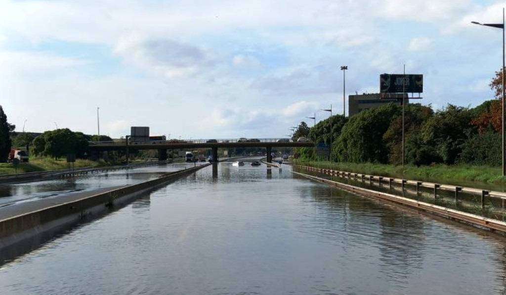 Σφοδρή κακοκαιρία πλήττει και τη Βαρκελώνη- Πλημμύρισαν δρόμοι και το αεροδρόμιο της πόλης