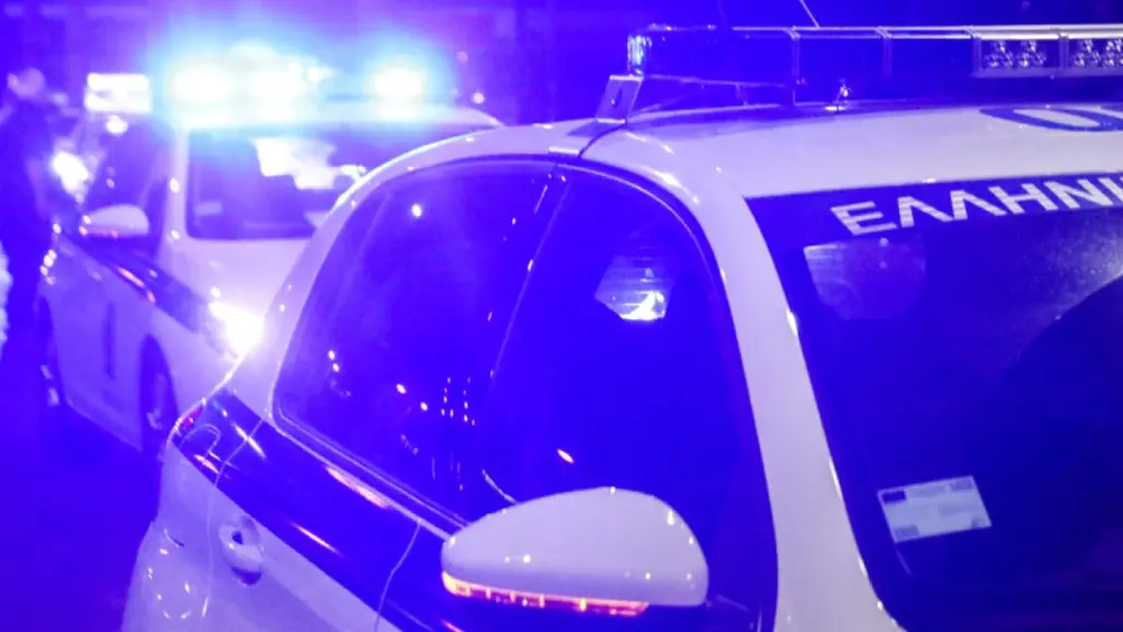 Ηλιούπολη: Δεν βρέθηκε εντός του σπιτιού ο άνδρας που απειλούσε να αυτοκτονήσει – Ερευνες για τον εντοπισμό του