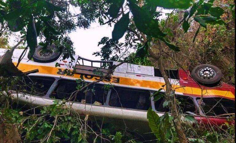 Τραγωδία στη Βραζιλία: 17 νεκροί από την πτώση λεωφορείου σε χαράδρα