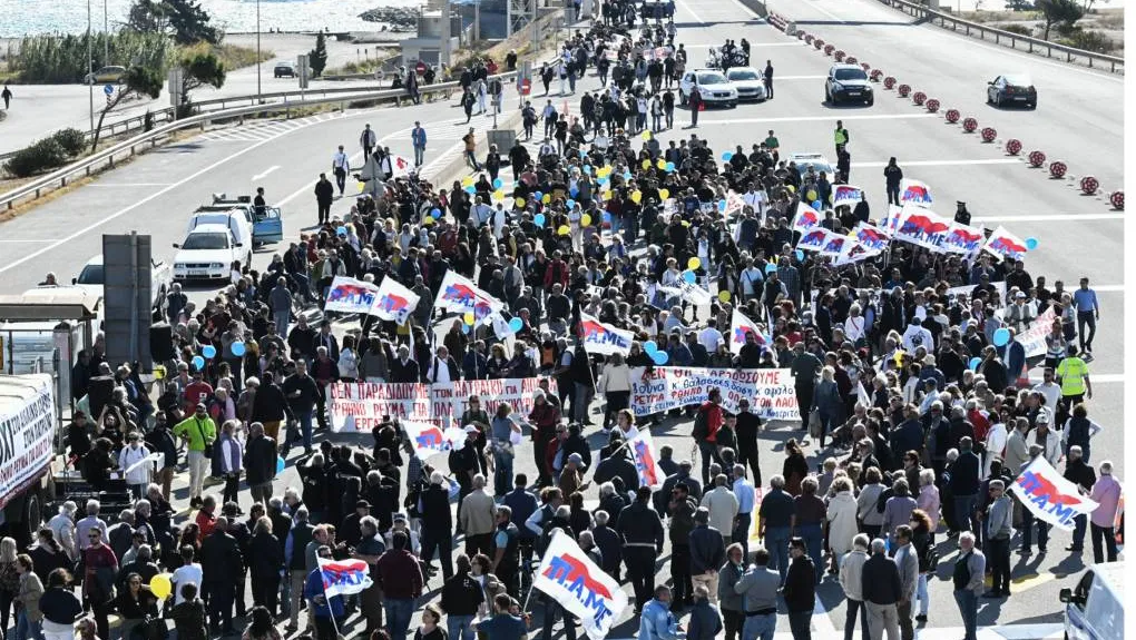 Βροντερό όχι στις ανεμογεννήτριες – Μεγάλη συγκέντρωση διαμαρτυρίας στη Γέφυρα Ρίου- Αντιρρίου -Στο πλευρό των διαδηλωτών ο Δήμαρχος