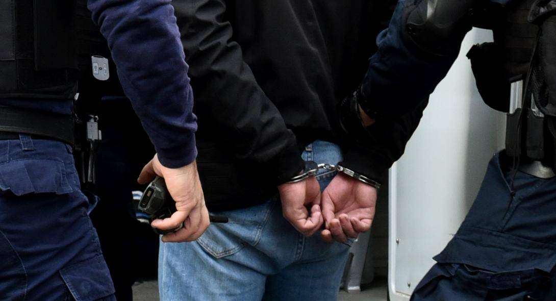 Αττική: 172 αρχαία αντικείμενα εντοπίστηκαν σε οικίες στον Άλιμο – Δύο συλλήψεις