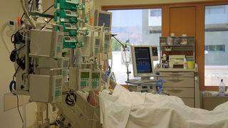 Σε κρίσιμη κατάσταση ο 40χρονος που πυρπολήθηκε ενώ οδηγούσε στην εθνική στον Βόλο