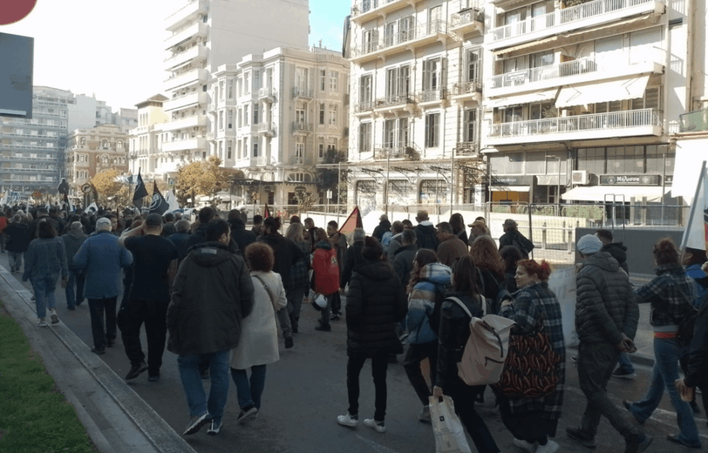 Απεργιακό «λουκέτο» στη χώρα: Απροσπέλαστο το κέντρο της Θεσσαλονίκης – Σε εξέλιξη η μεγάλη πορεία