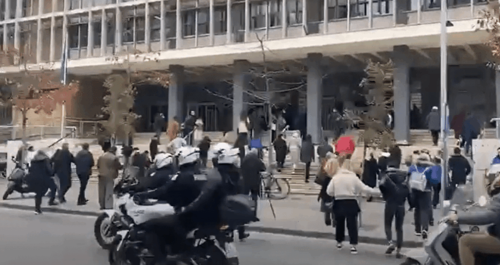 Λήξη συναγερμού στα Δικαστήρια Θεσσαλονίκης – Φάρσα το τηλεφώνημα για εκρηκτικό μηχανισμό