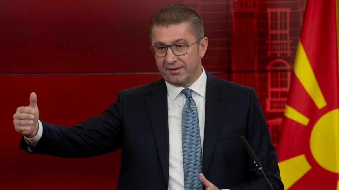 Νέα πρόκληση από τον Μίτσκοσκι: «Θα χρησιμοποιώ το όνομα Μακεδονία» επιμένει ο πρωθυπουργός των Σκοπίων