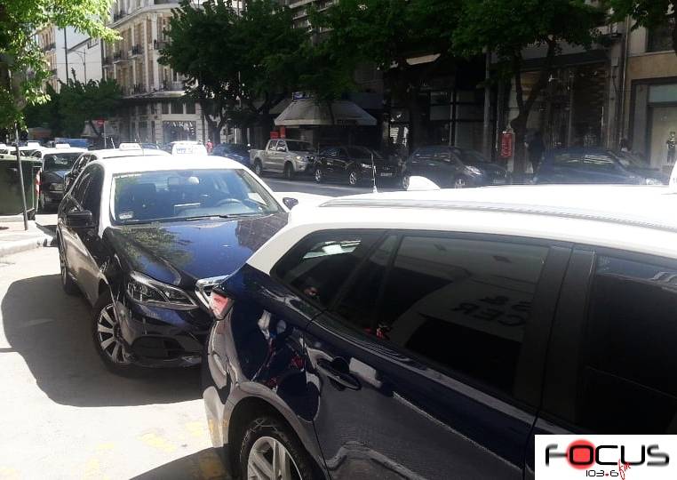 Ταξί: Πρόστιμο σε όσους δεν έχουν αυτοκόλλητο για POS στα οχήματα